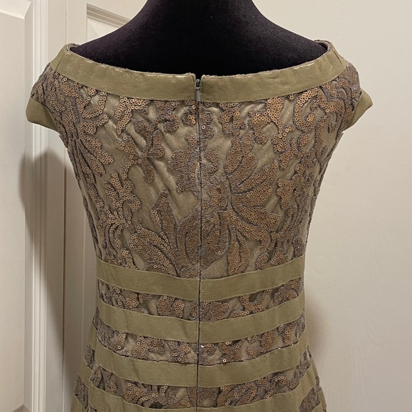 TADASHI SHOJI Elegant Gold Floral Gown - Picture 8 of 13